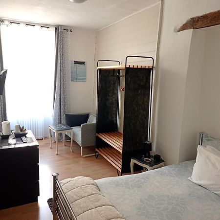 Maison Lapeyriere Le Dorat Bagian luar foto